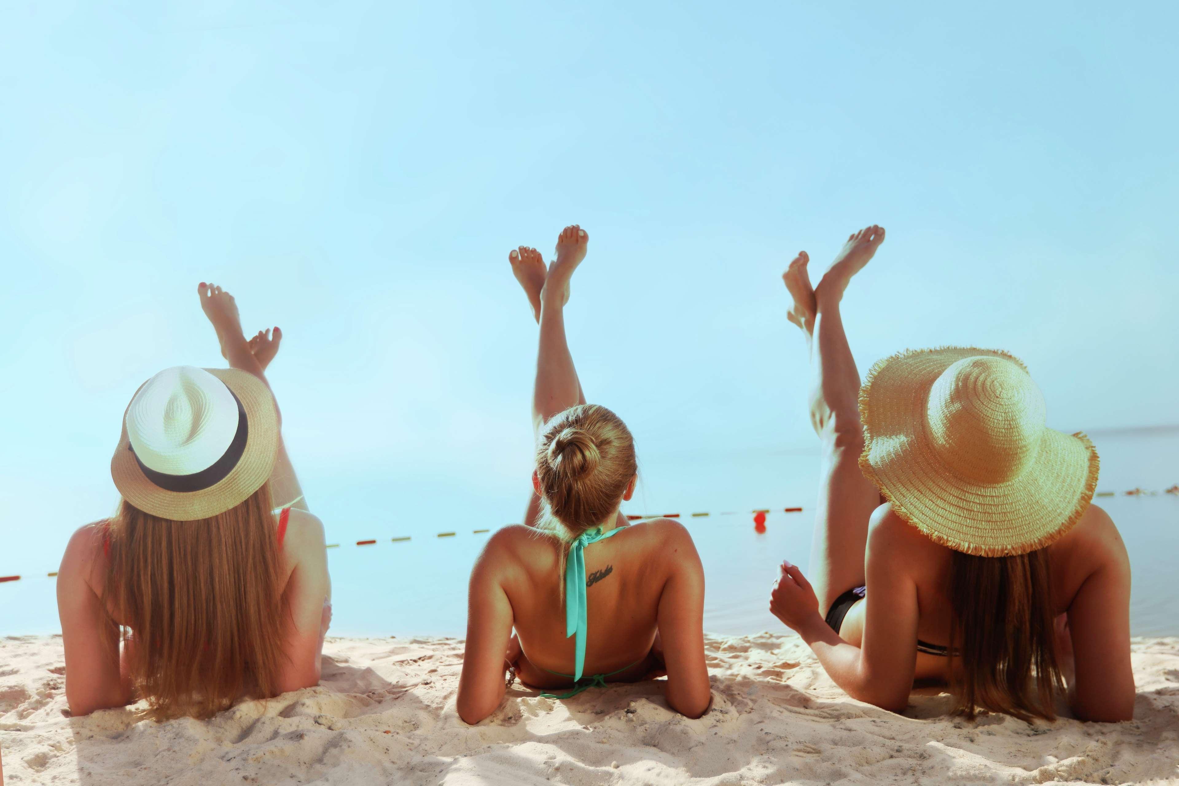 Hilton Dead Sea Resort & Spa Sweimeh Bagian luar foto Sunbathing