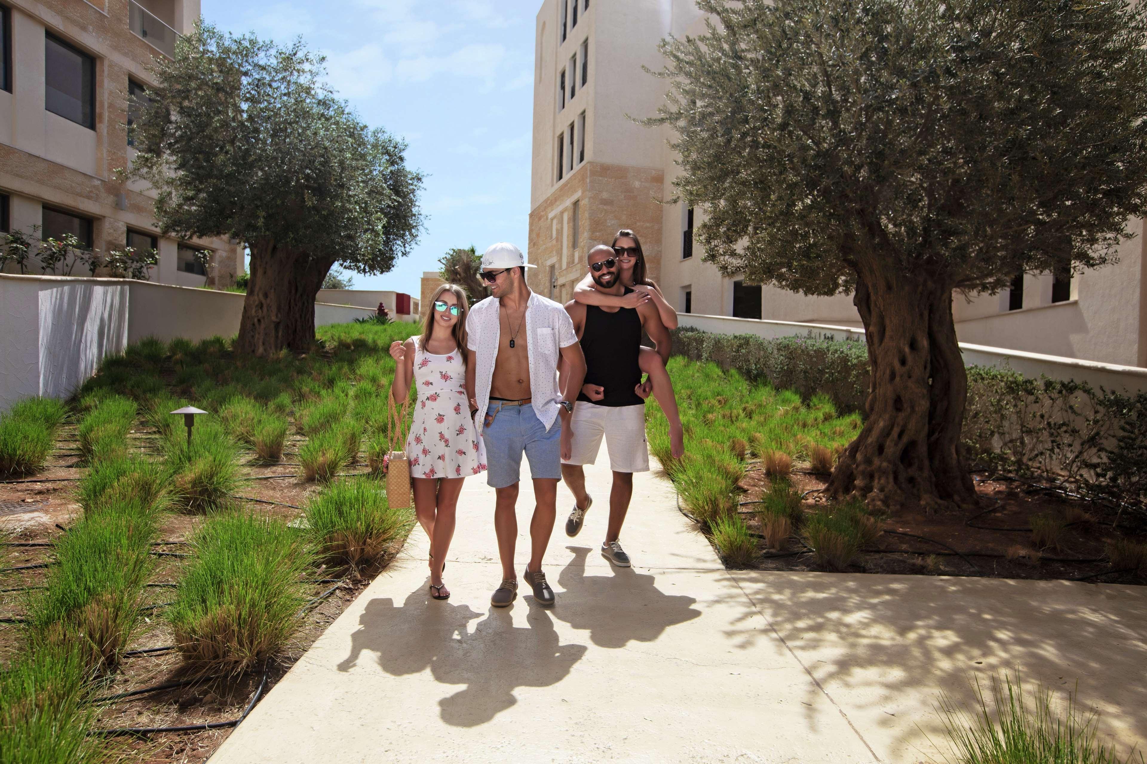 Hilton Dead Sea Resort & Spa Sweimeh Bagian luar foto Residents of Neve Araz