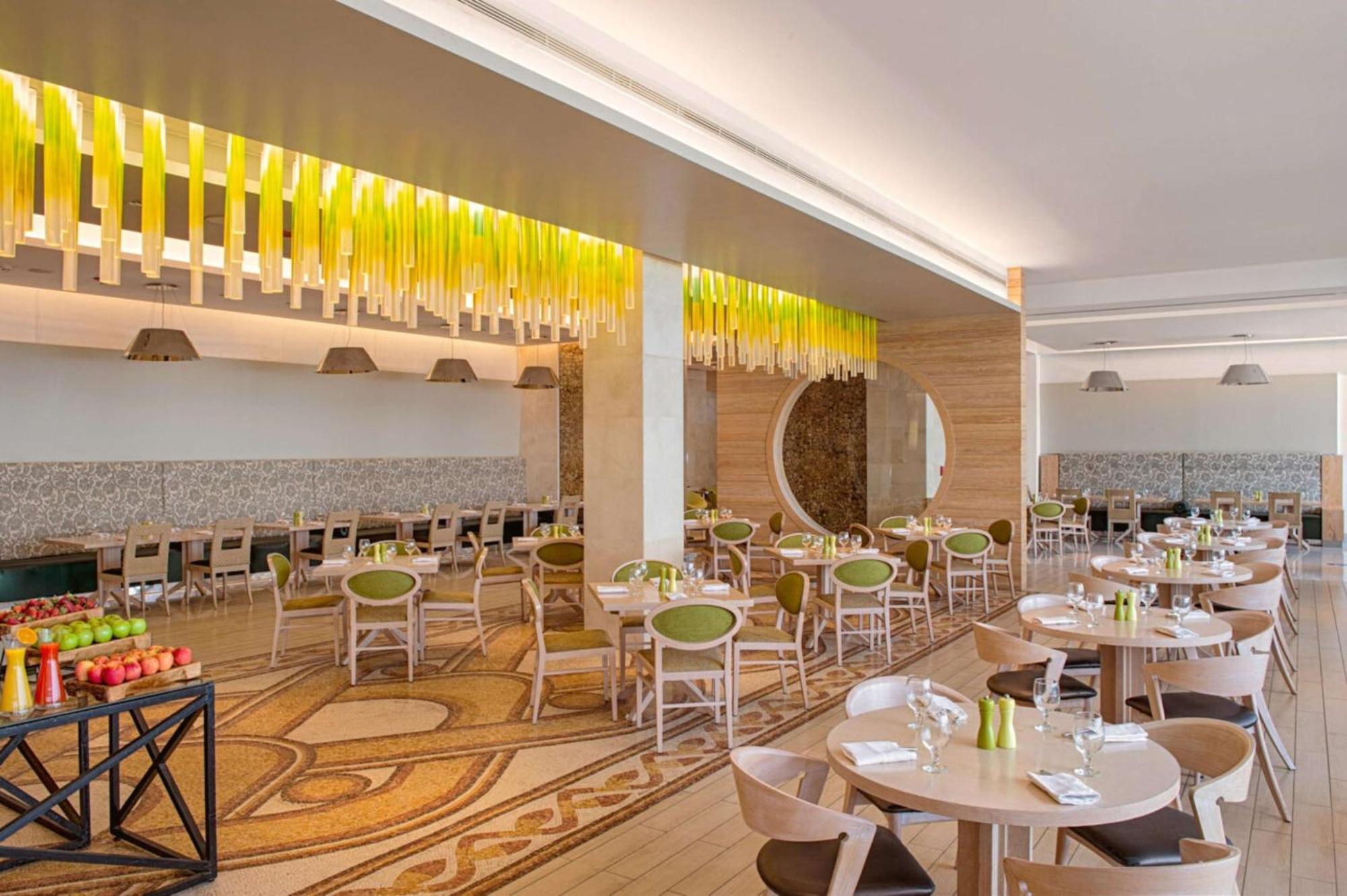 Hilton Dead Sea Resort & Spa Sweimeh Bagian luar foto The restaurant