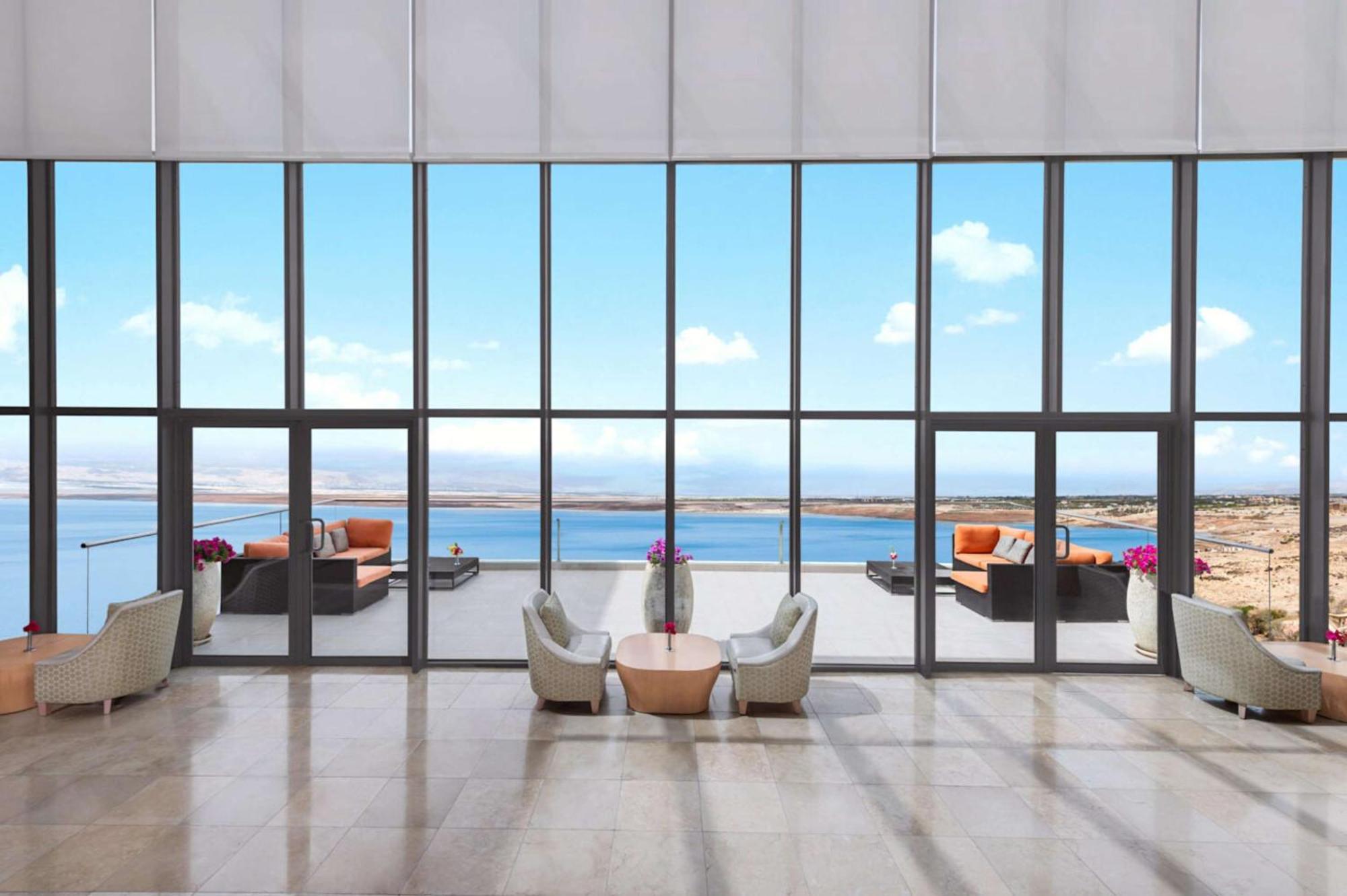 Hilton Dead Sea Resort & Spa Sweimeh Bagian luar foto The Dead Sea view from the lobby